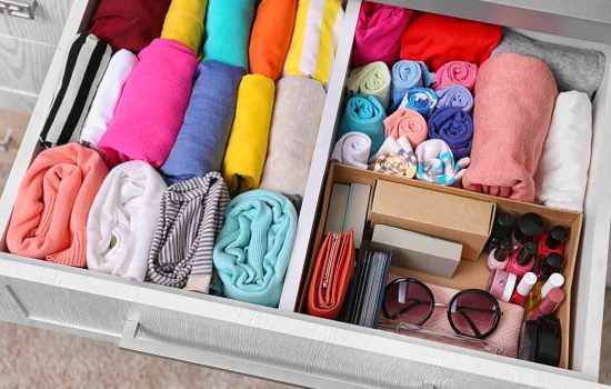 Как расположить и хранить вещи в шкафах: полезные лайфхаки